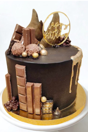 Chocolate KitKat Crunch Cake