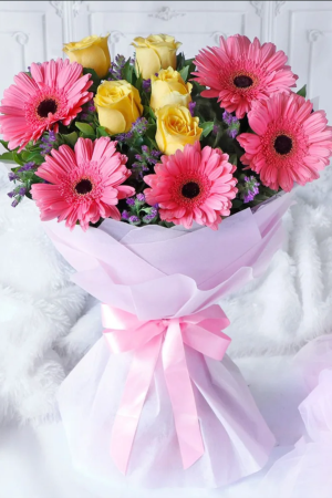 5 Pink Gerberas & 5 Yellow Roses Bouquet – Fresh, Colorful & Cheerful Gift