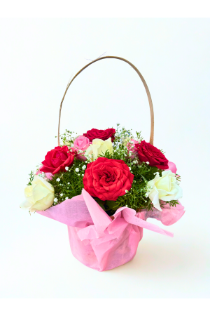🌸 12 Mixed Roses Basket with Pink Wrap – Charming & Colorful Floral Gift